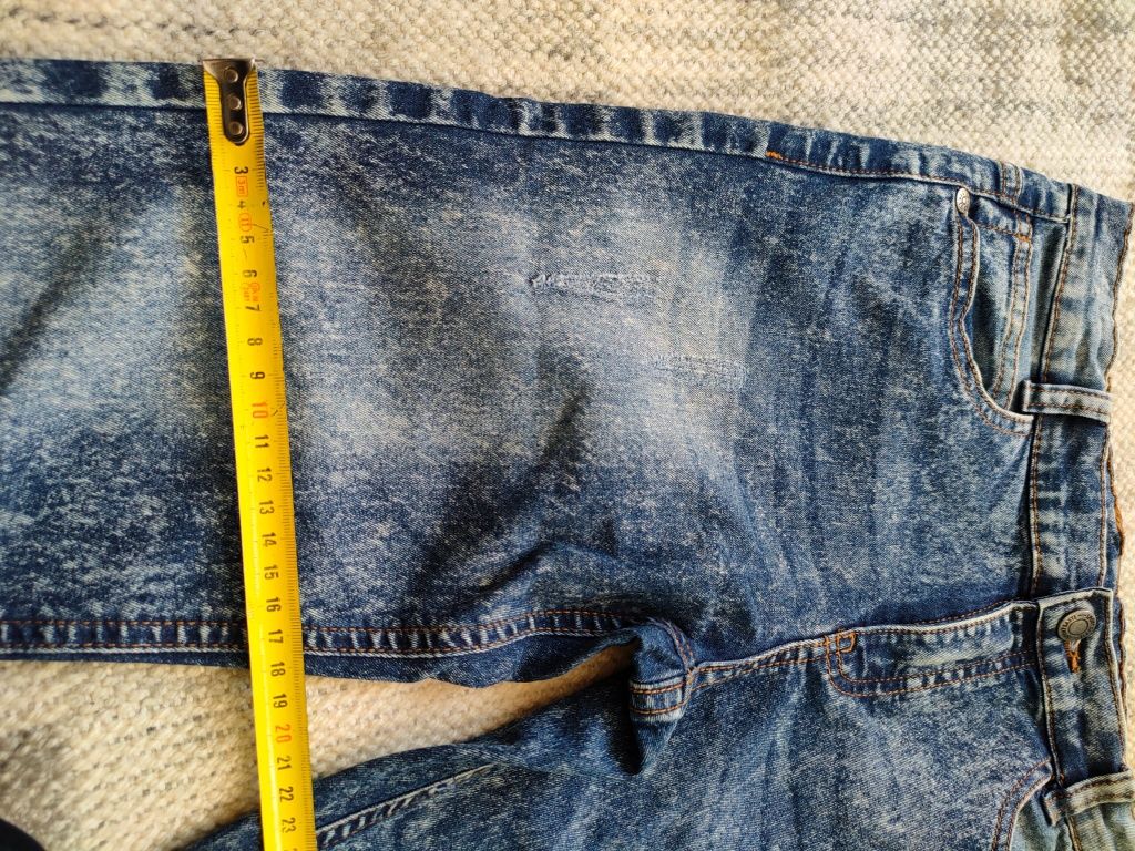 Elastyczne jeansy 134 jak nowe przecierane