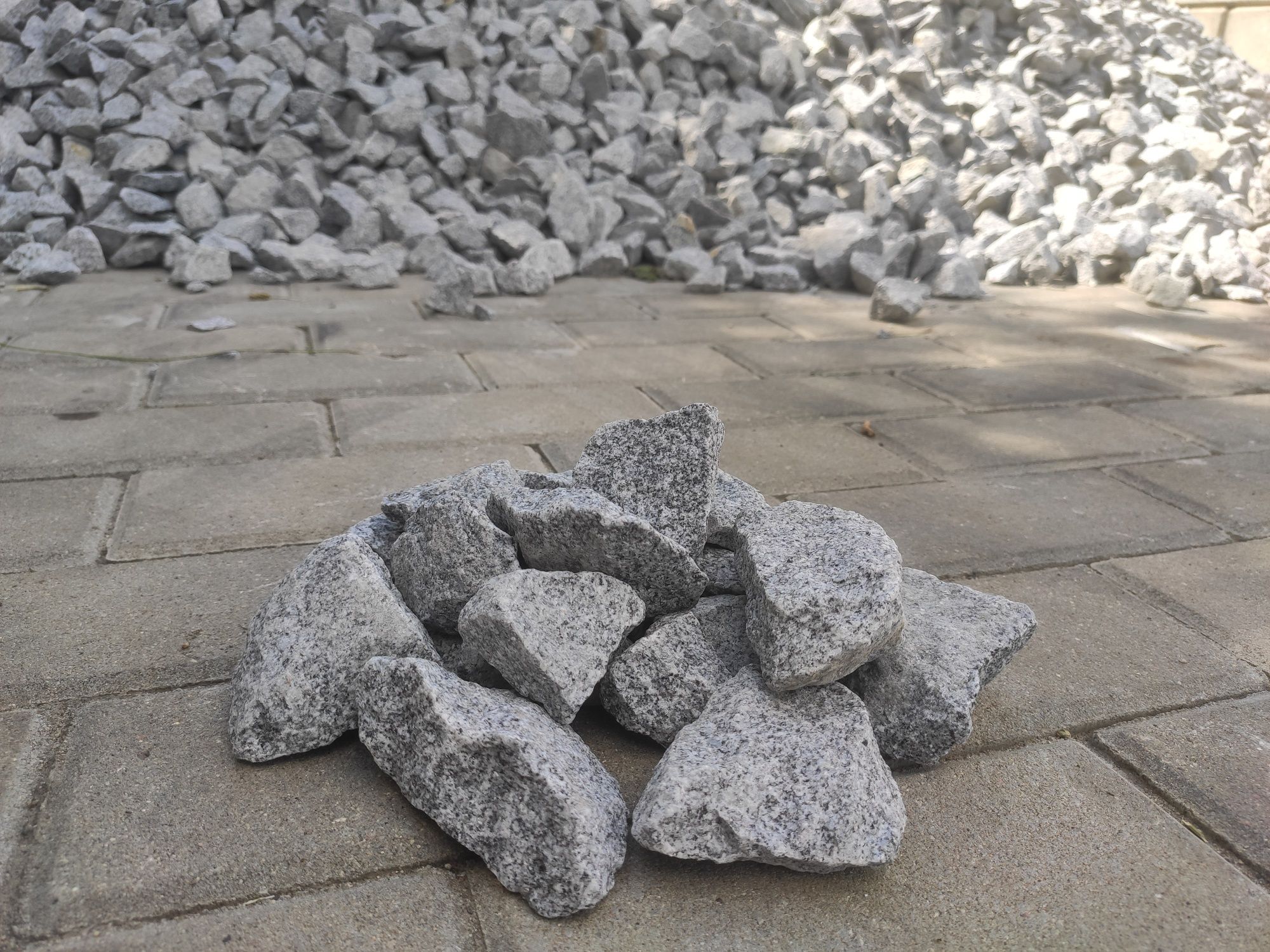 Łupek granitowy - tłuczeń granitowy, szary kamień ogrodowy, granit