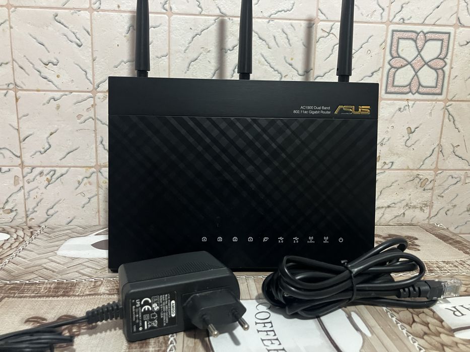 Роутер ASUS RT-AC68U.