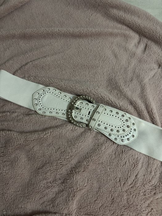 Biały pasek z elastyczną gumą błyszczący cyrkonie diamenciki vintage