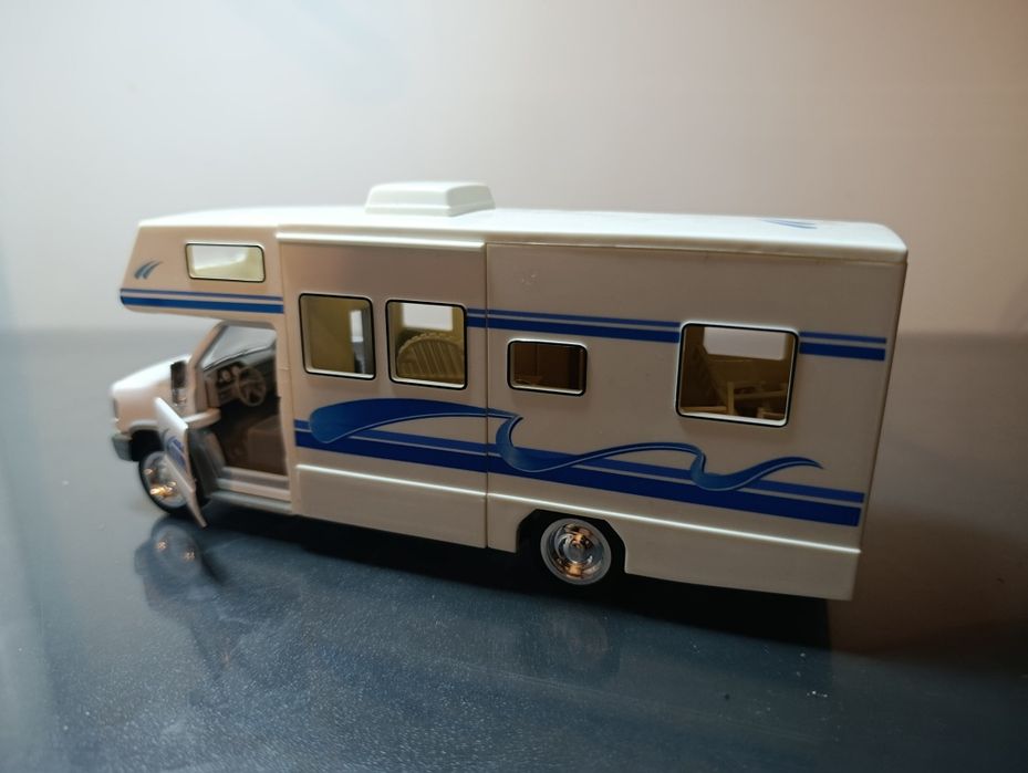 Дом на колесах 1/43 флимма