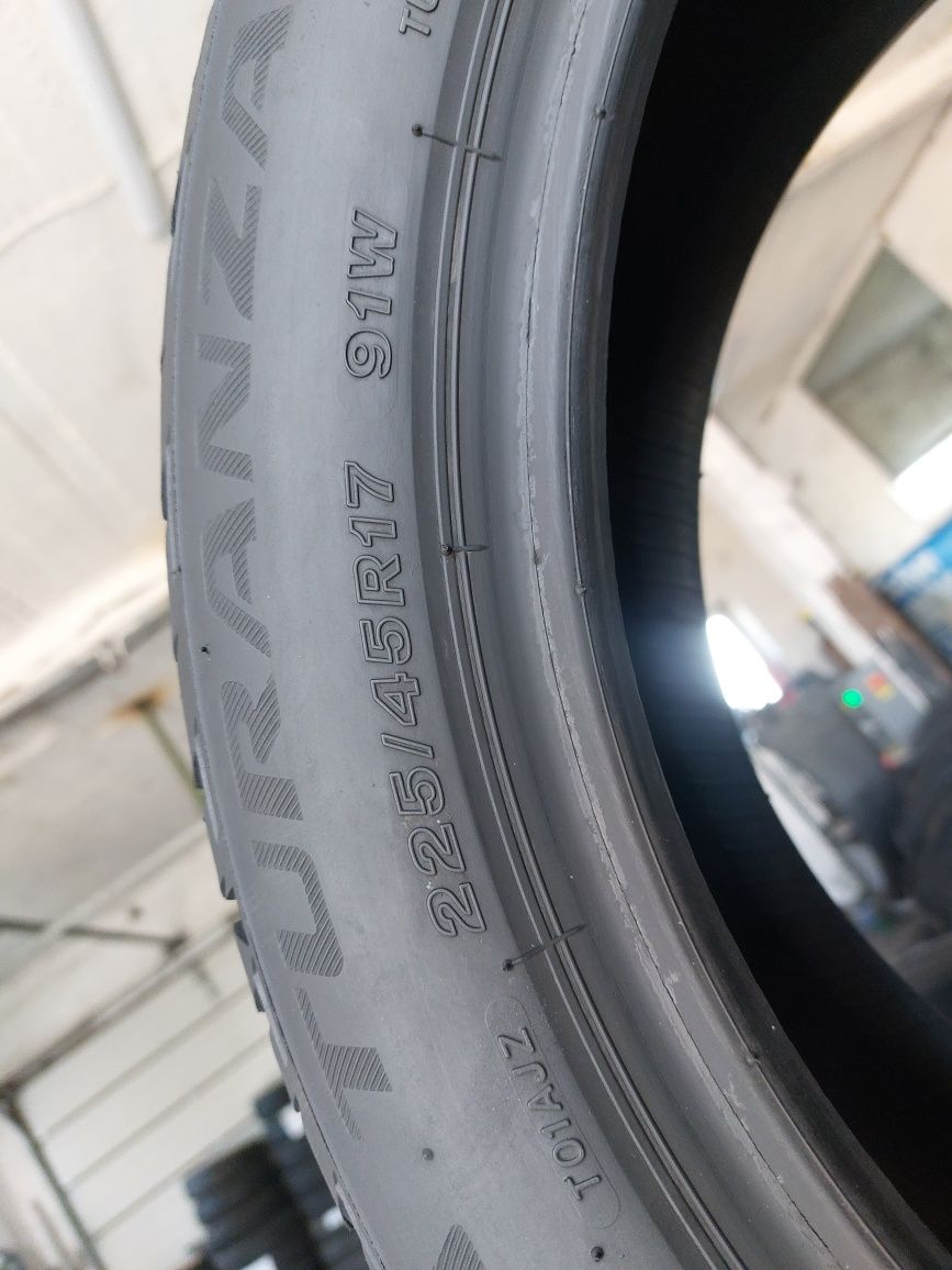 Opona 225/45 R17