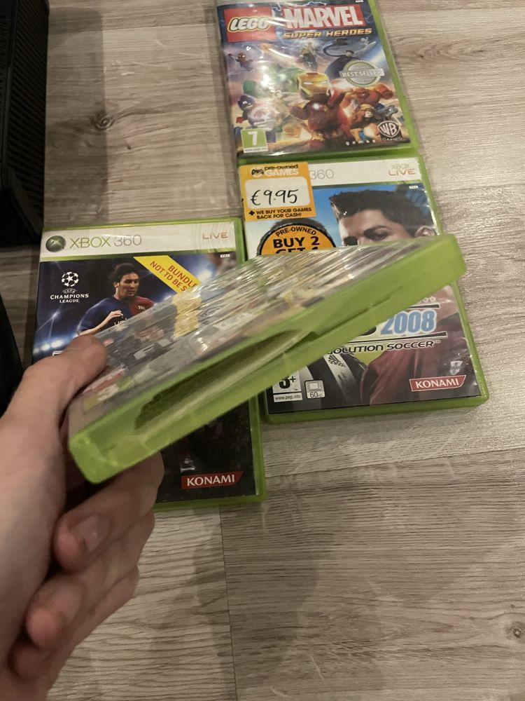 Xbox 360 E + Kinect, 2 pady, 4 gry, oryginalne pudełko
