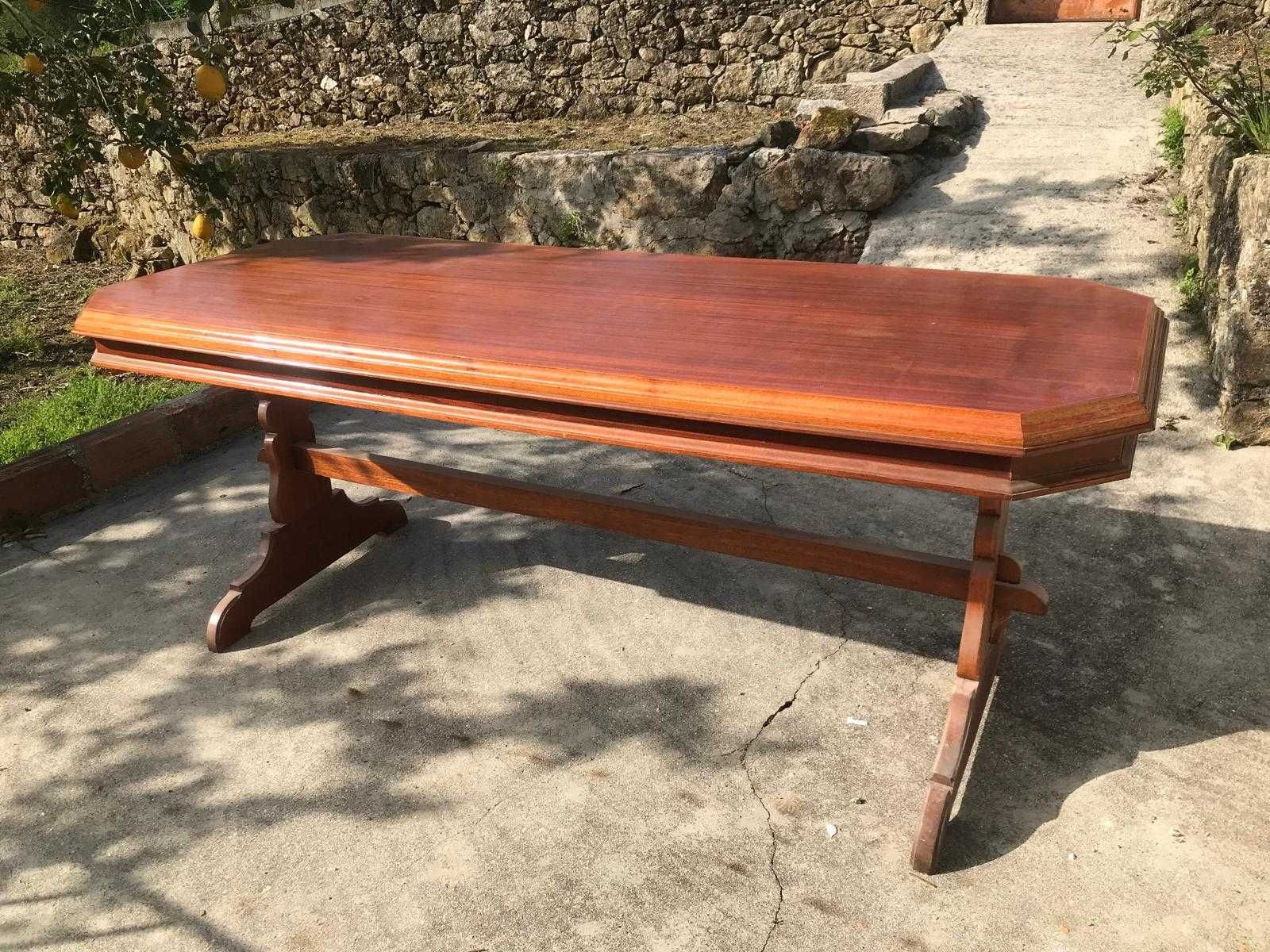 Móveis antigos para restauro