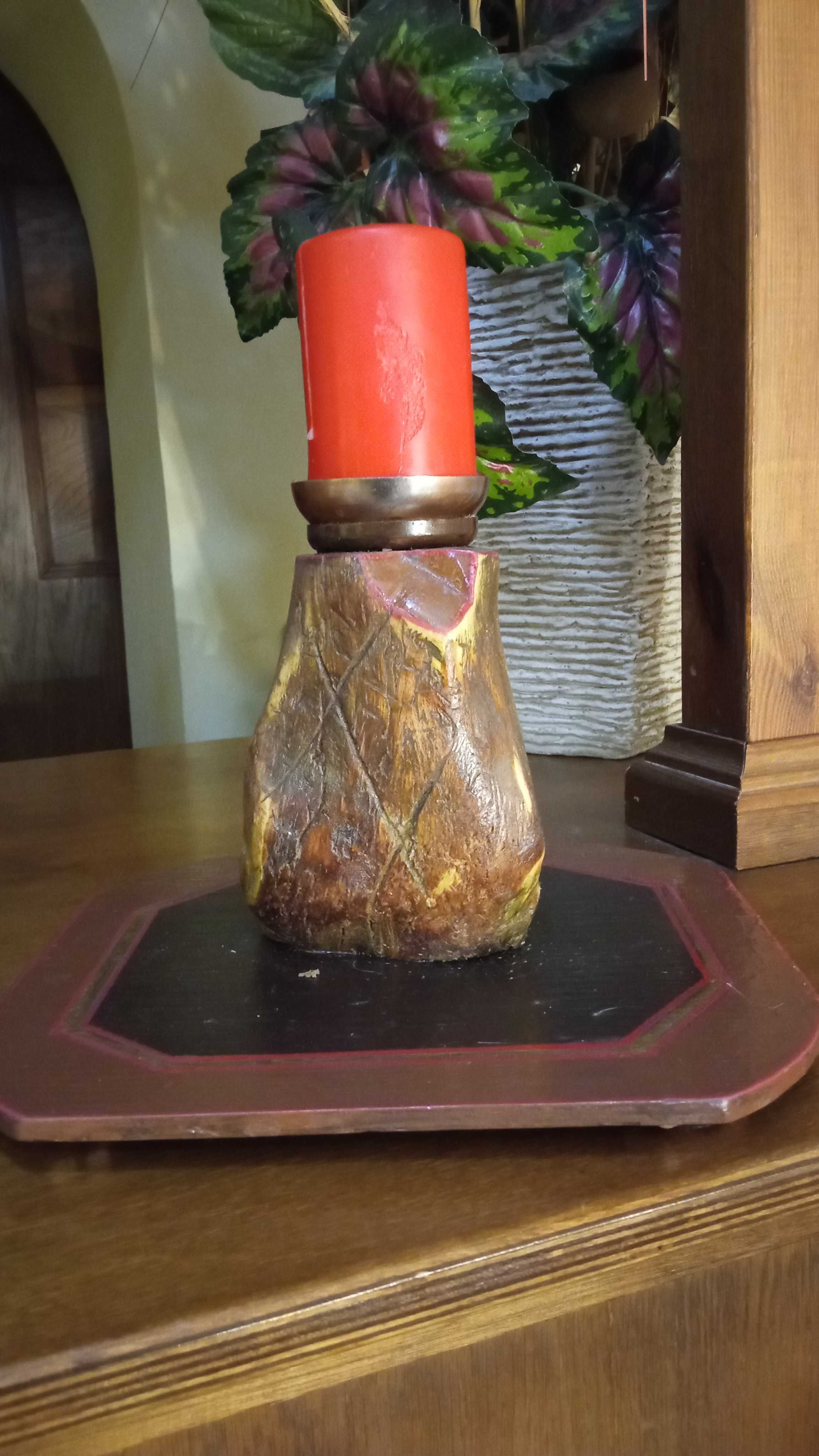 Drewniany świecznik ozdobny, rzeźbiony, rustykalny