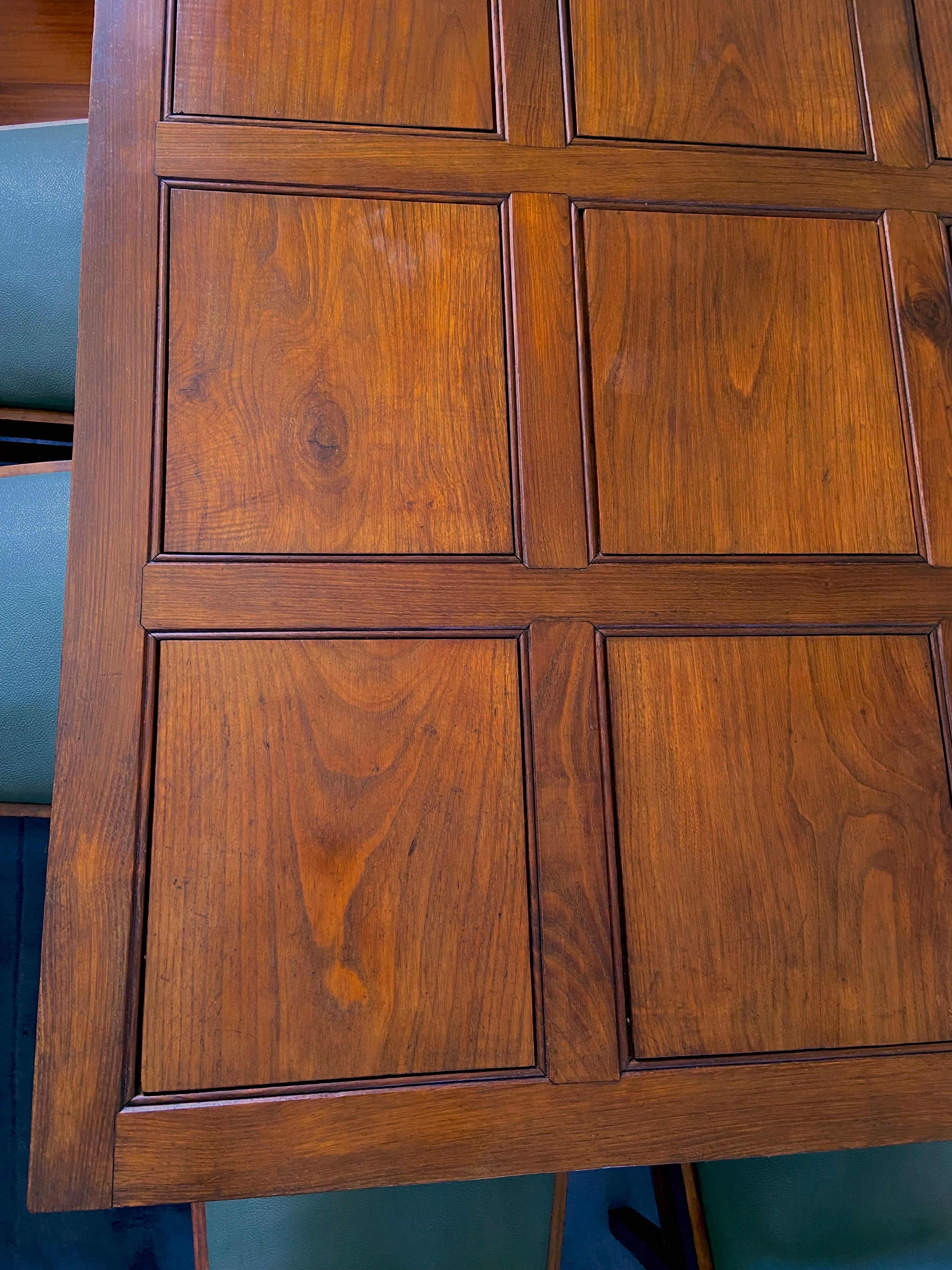 Mesa de madeira extensível com 4 cadeiras