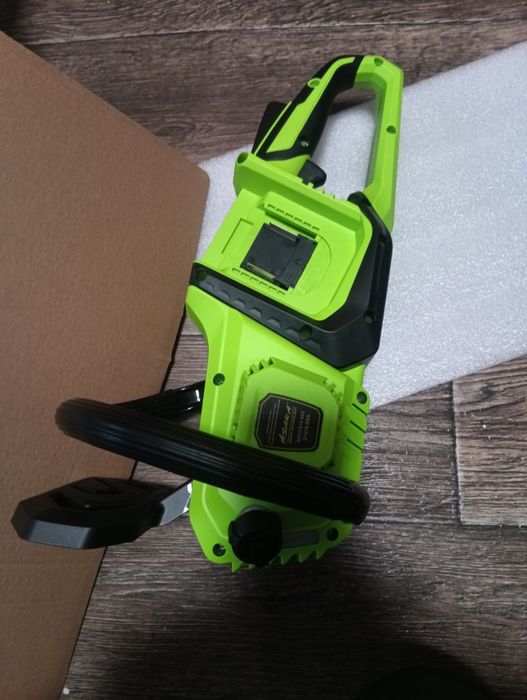 Продам акумуляторну пилу