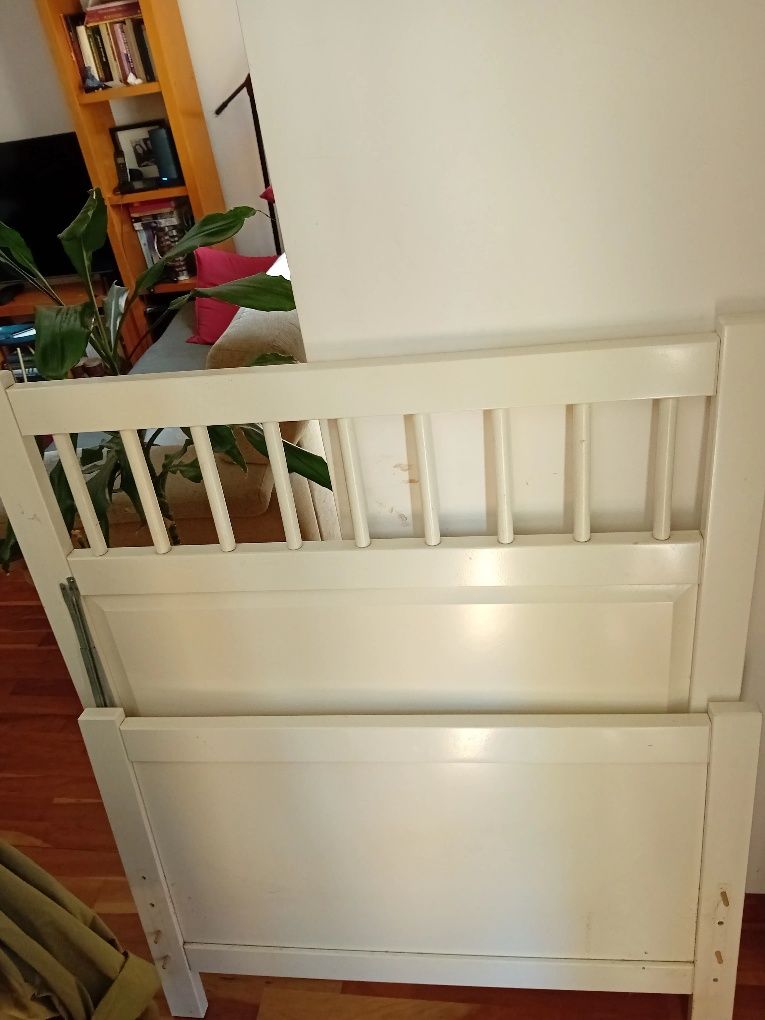 Cama de solteiro Ikea