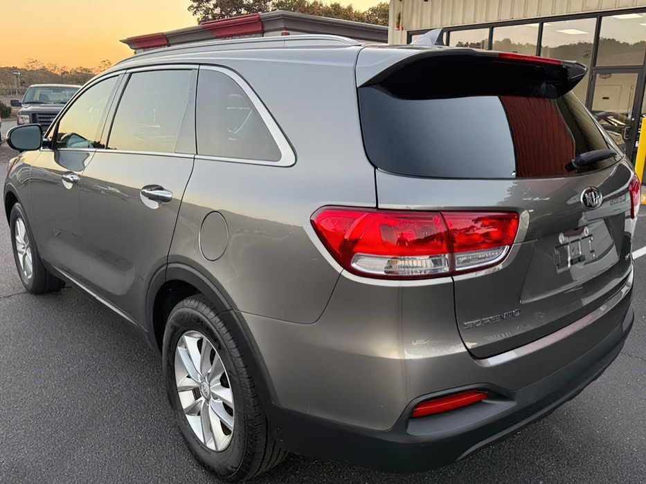 Kia Sorento LX      2018
