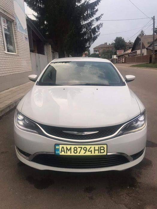 В продажі крайслер 200