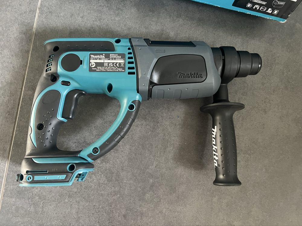 Перфоратор Makita DHR 202