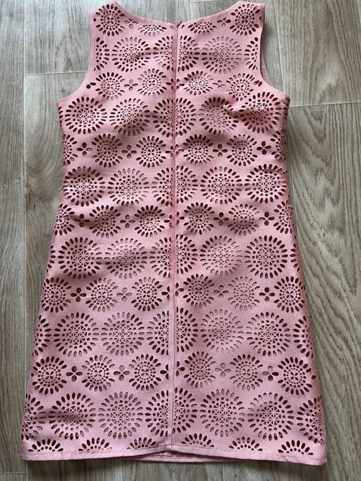 Шикарне нарядне плаття/сукня 42-44р,пудровий колір,перфорація