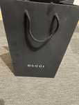 Gucci czarna wysoka torebka prezentowa biale logo