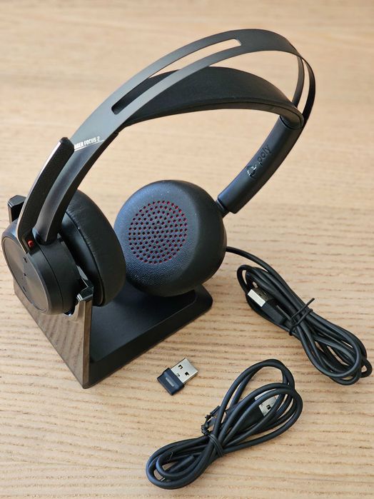 Headset sem fios (Wireless + Bluetooth) Poly Voyager Focus 2 UC USB-A
