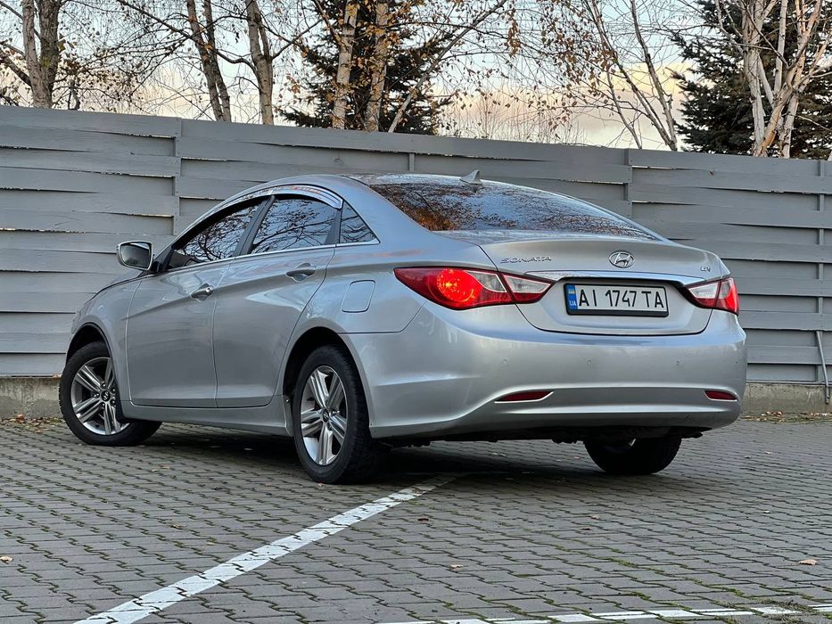 Hyundai Sonata YF