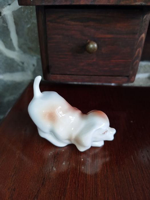 Stara figurka pieska z porcelany