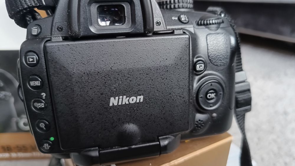 Nikon D5000 plus obiektyw NIKKOR 18-55 VR jak NOWY