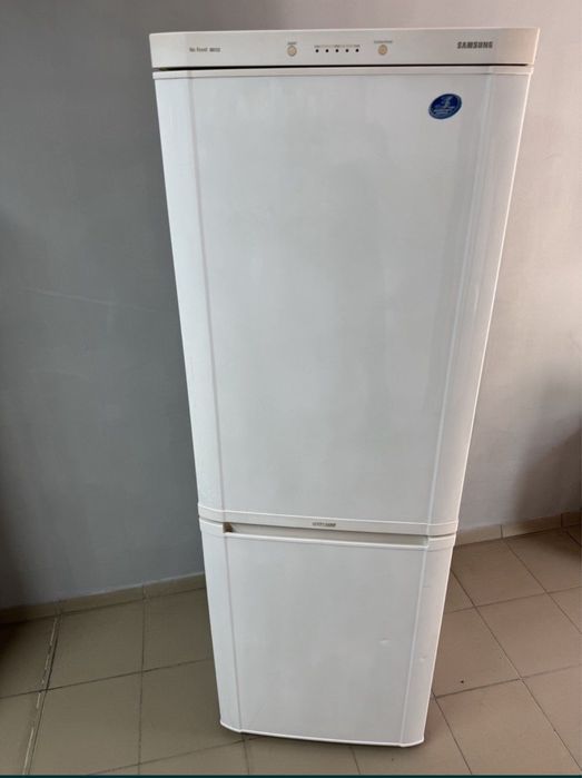 Продам дешевий холодильник б/у Indesit TI22W NoFrost.Робочий.Доставлю.