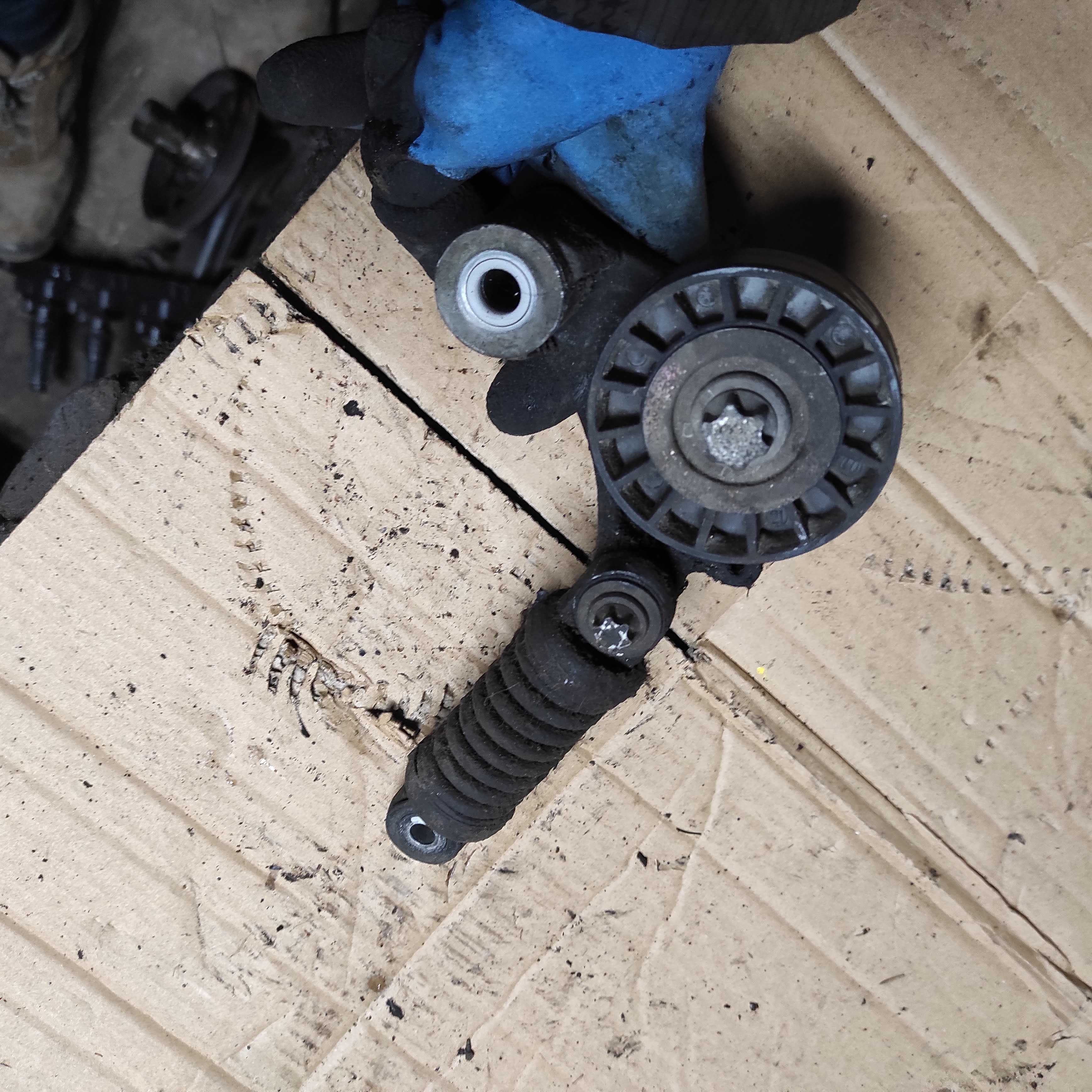 Napinacz paska alternatora Opel Corsa C 1,2 16V