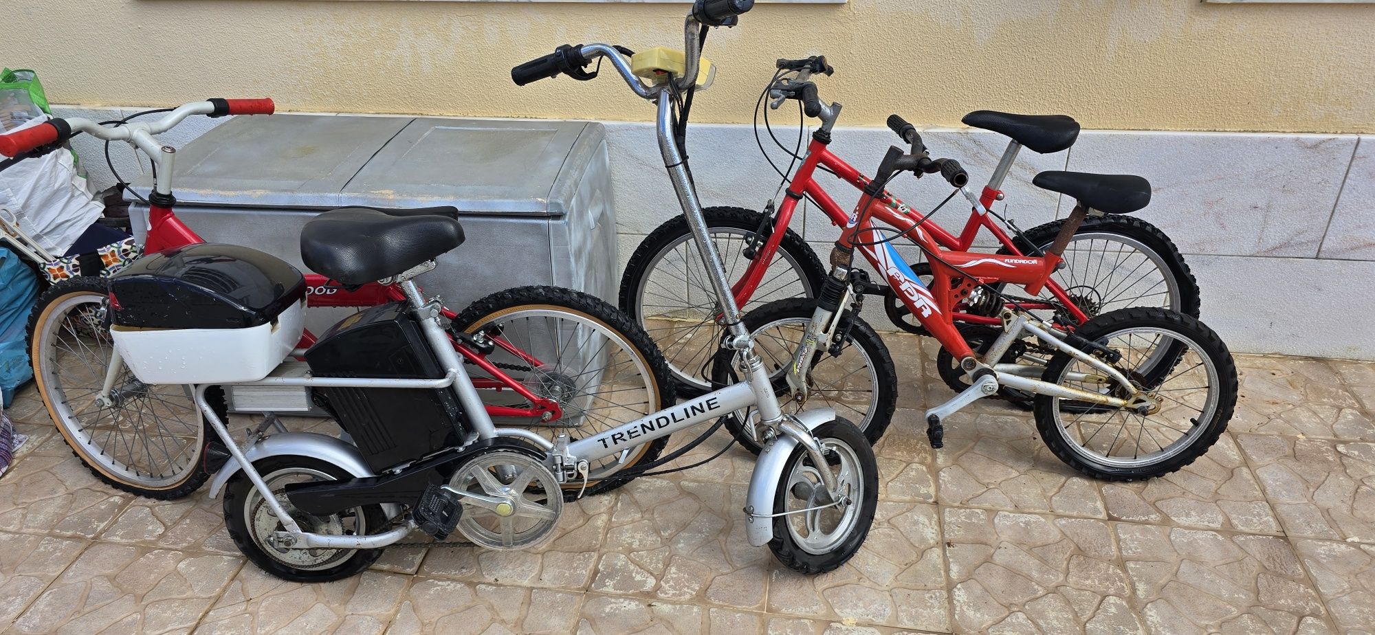 3 Bicicletas e 1 eletrica