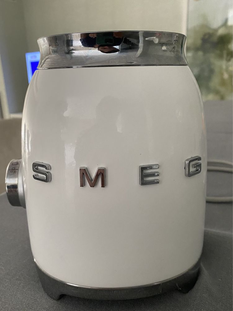 Base do liquidificador SMEG branco