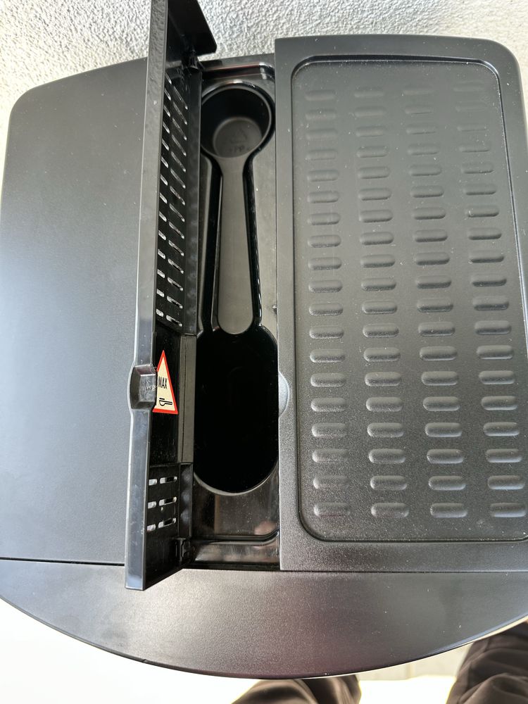 Продам кавомашину/ кавоварку DeLonghi Magnifica