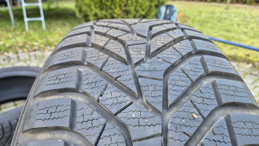 Opony zimowe Yokohama 235/50 R19 jak nowe, rok 2024
