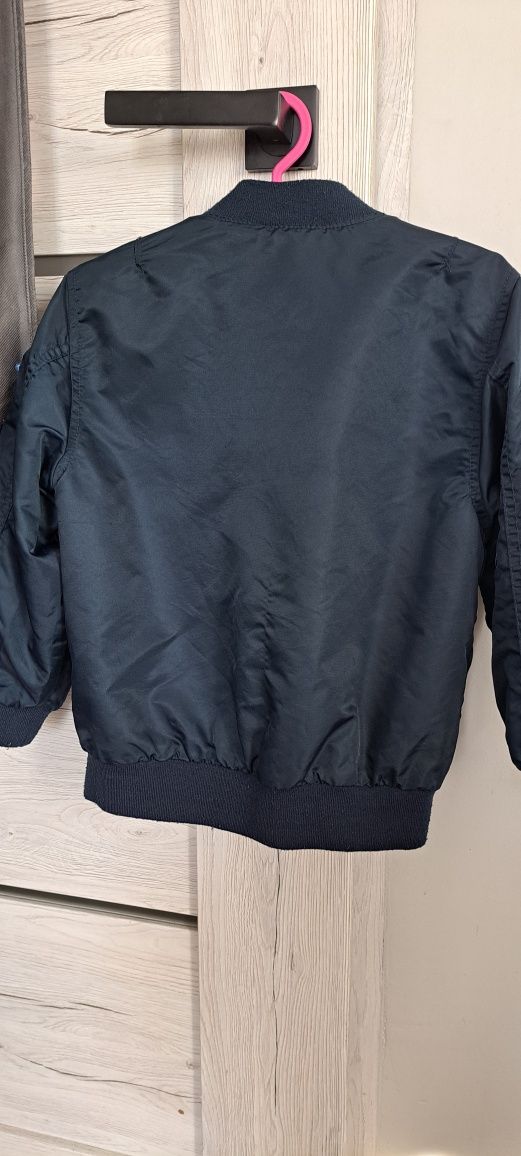 Kurtka bomberka fleka z naszywkami H&M rozm 104/110