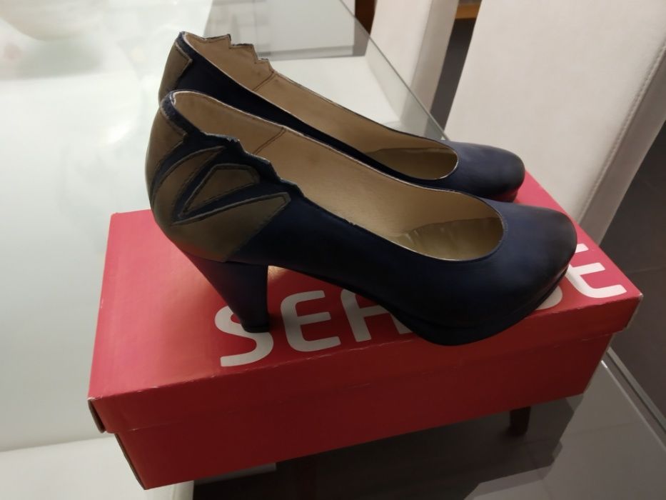 Sapatos de Senhora azuis Novos N37