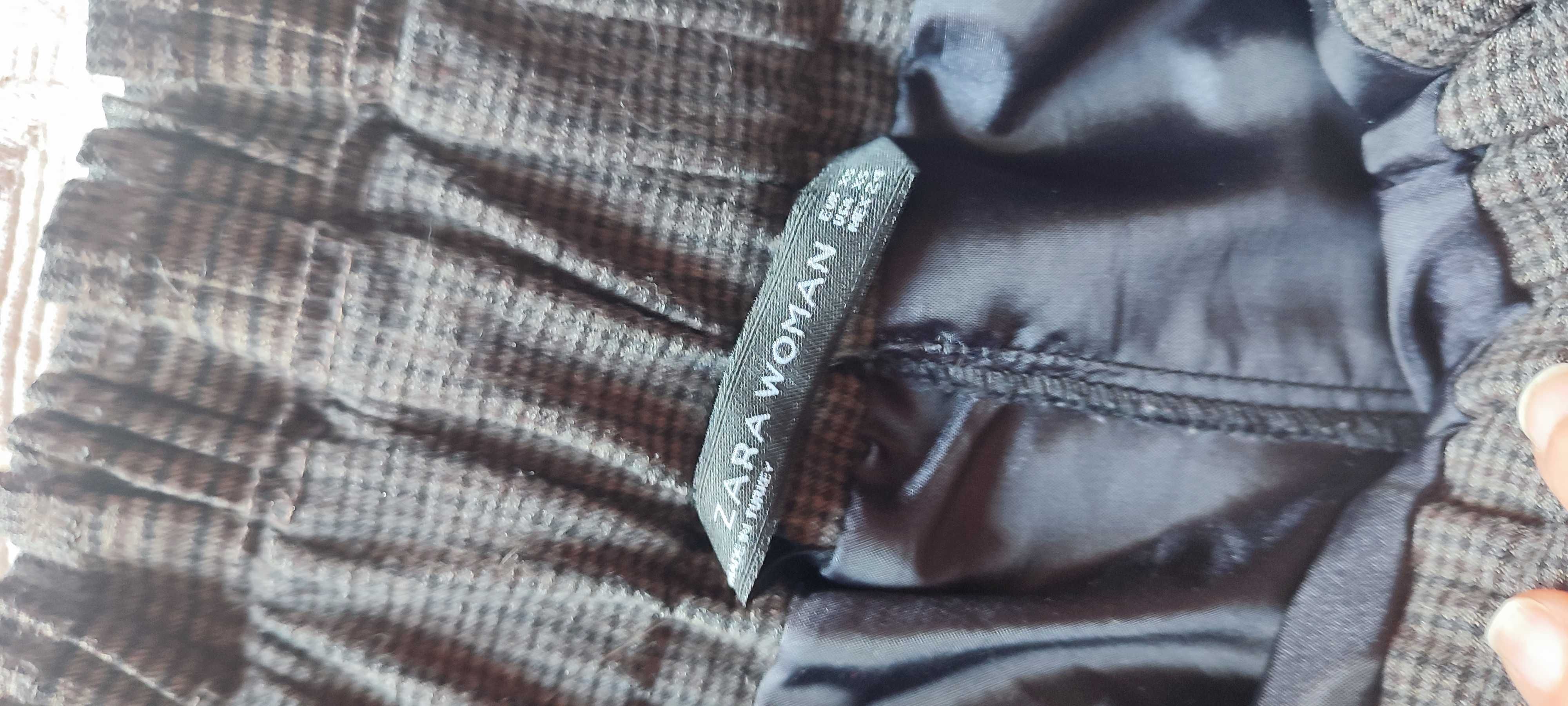 Ponadczasowa spódniczka mini  Zara