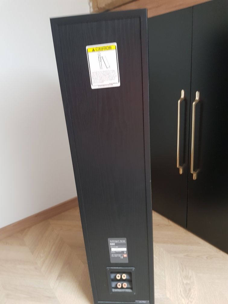 Kolumna podłogowe JBL E80