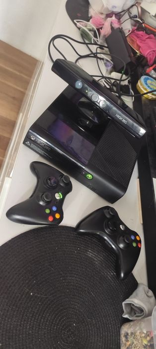 Xbox 360 slim e 2pady kinect dysk 250