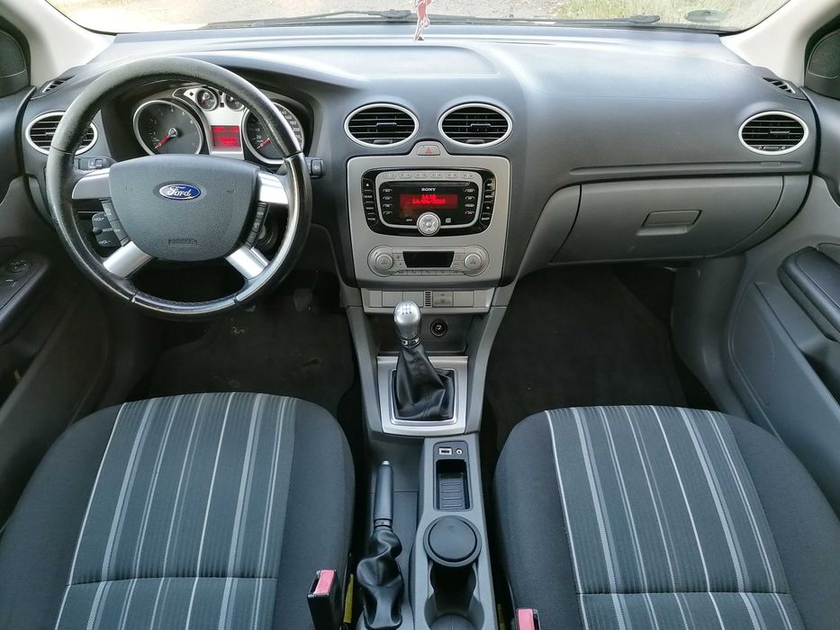 Ford Focus 2010r      1.6 Benzyna 100 KM