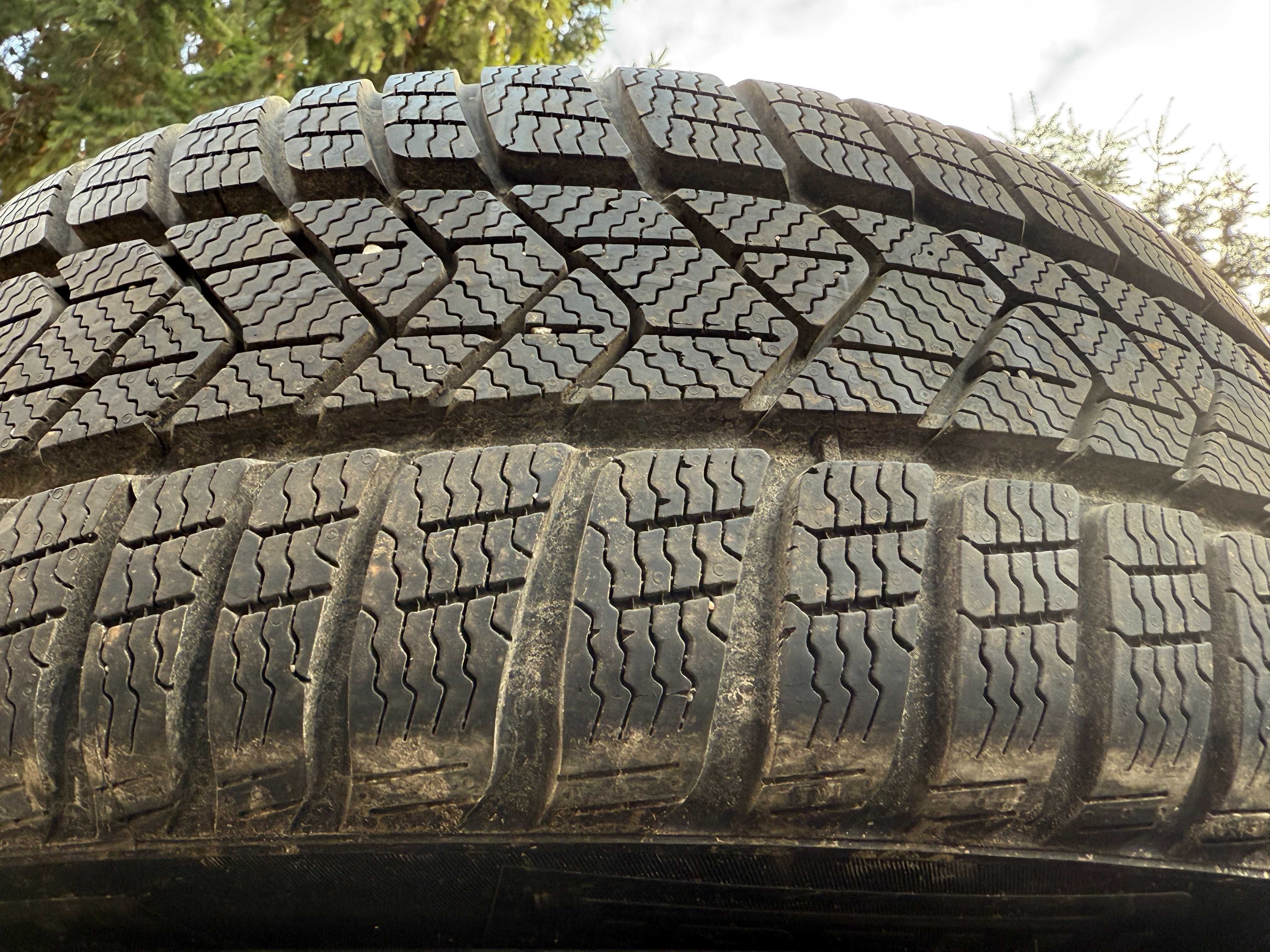 Komplet opon zimowych Pirelli SottoZero 3 225/55r17 97H RunFlat 2023 r