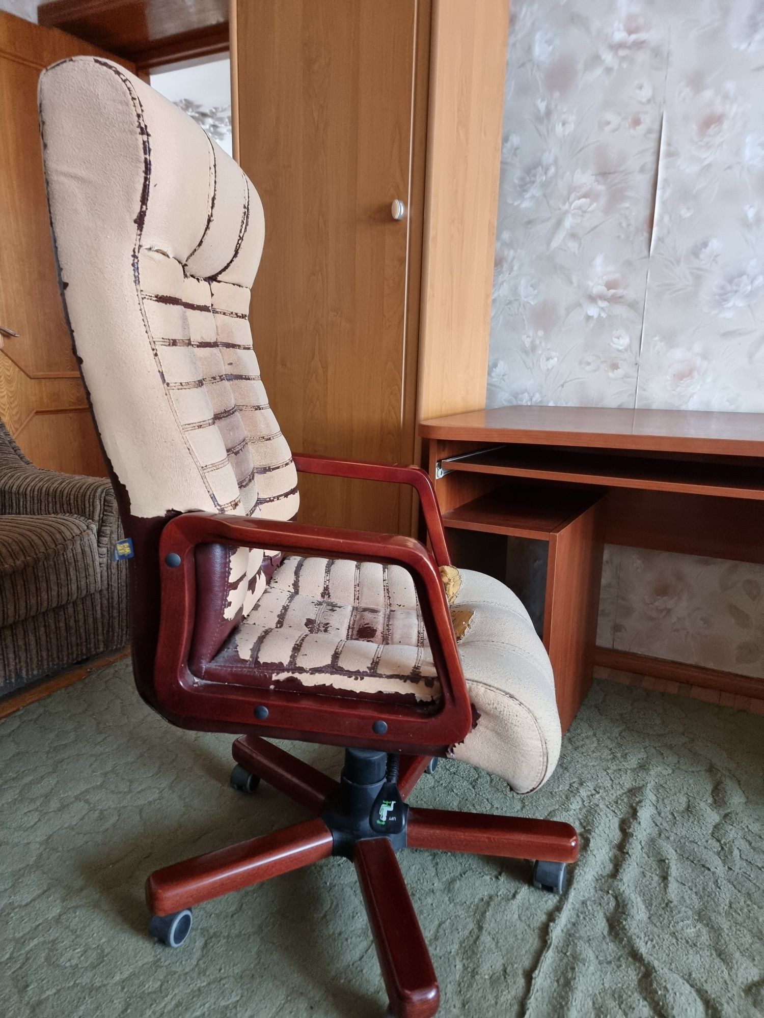Продам офисное кресло