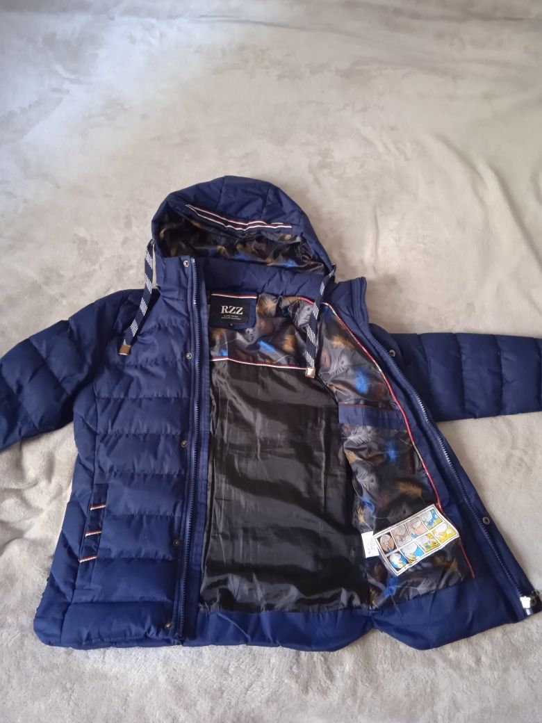Зимова куртка для хлопчика на 6-8 клас