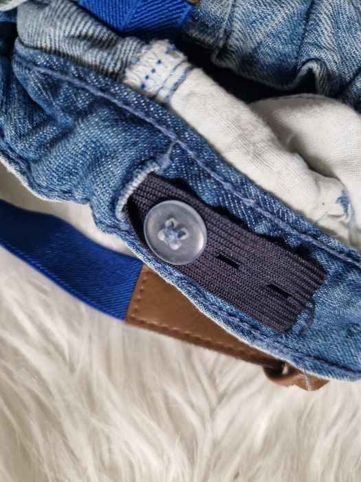 Spodnie jeansowe H&M z regulacją w pasie i szelkami r 68