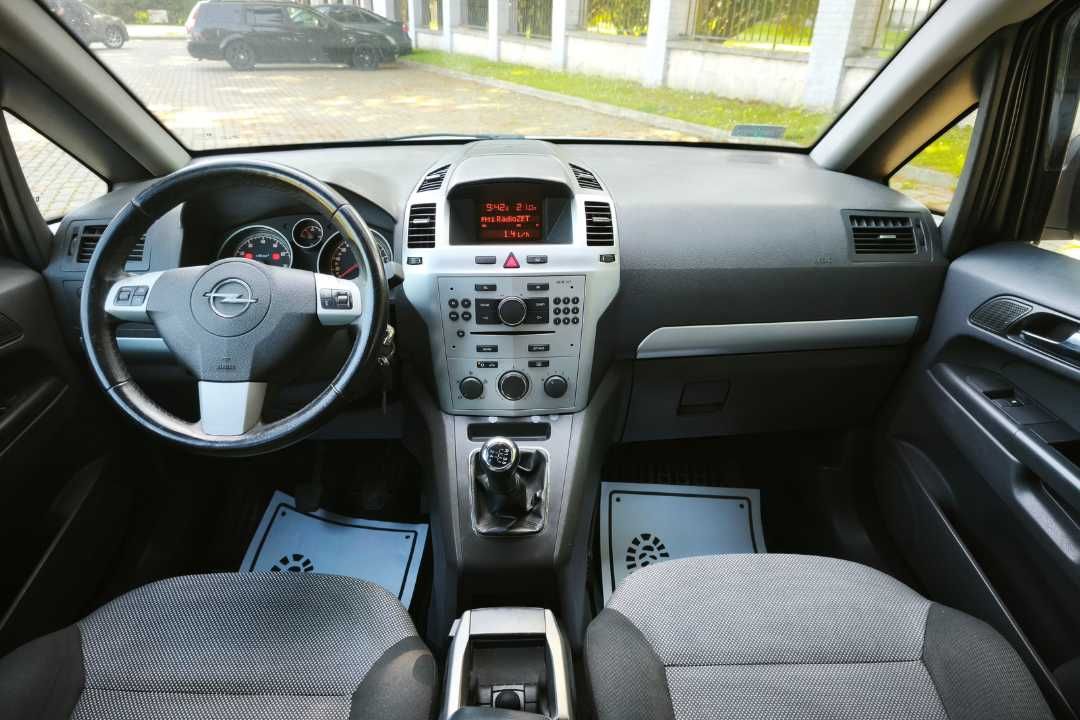 Opel Zafira  *  *  *  BENZYNA + GAZ  *  *  * ZADBANY
