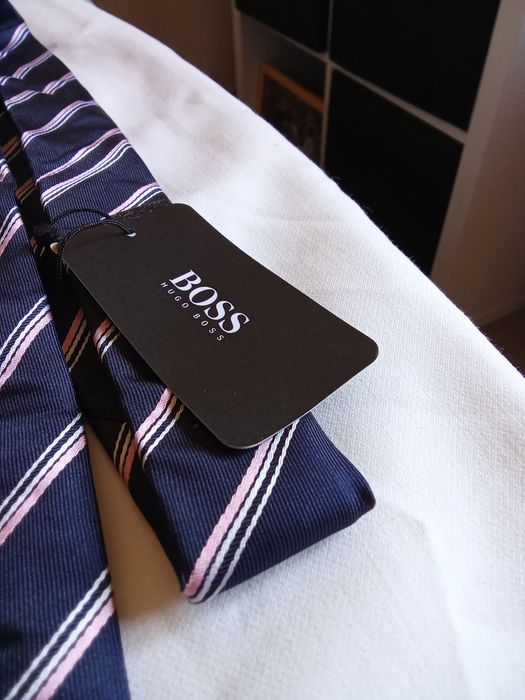 Vendo gravatas Hugo Boss Novas COM ETIQUETA!