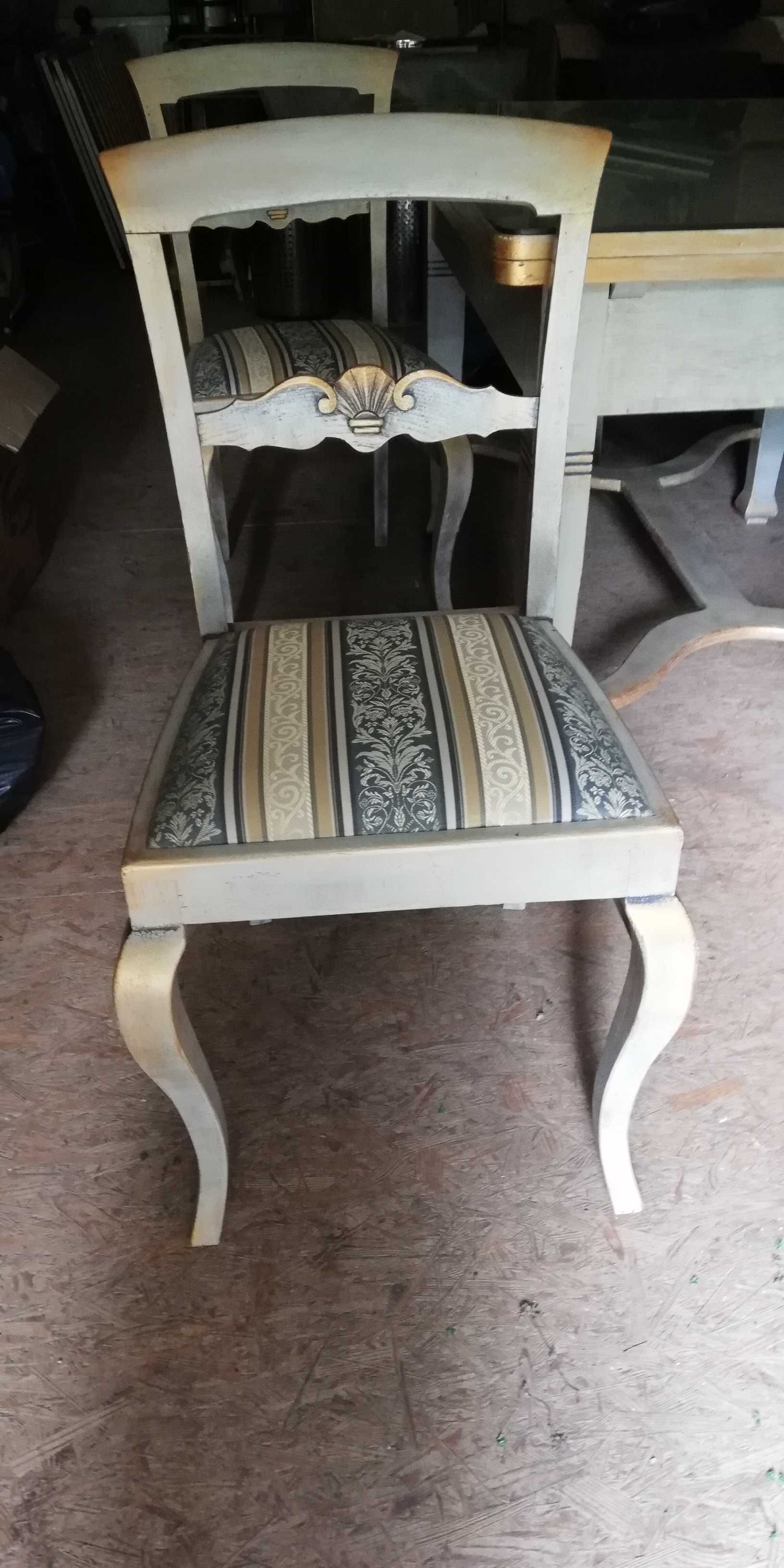 Antyczny rozkladany stół z krzesłami 4 sztuki