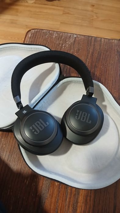 JBL Live 660NC + etui