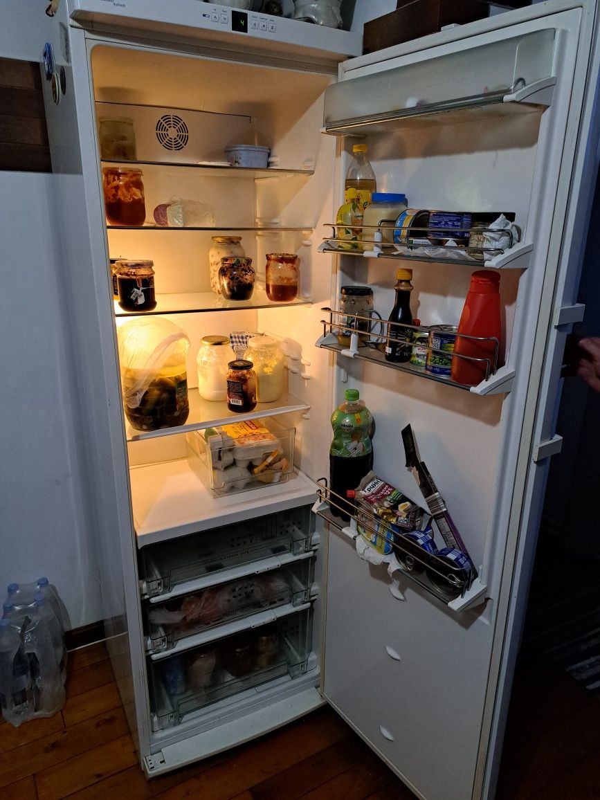 Продам робочий холодильник liebherr