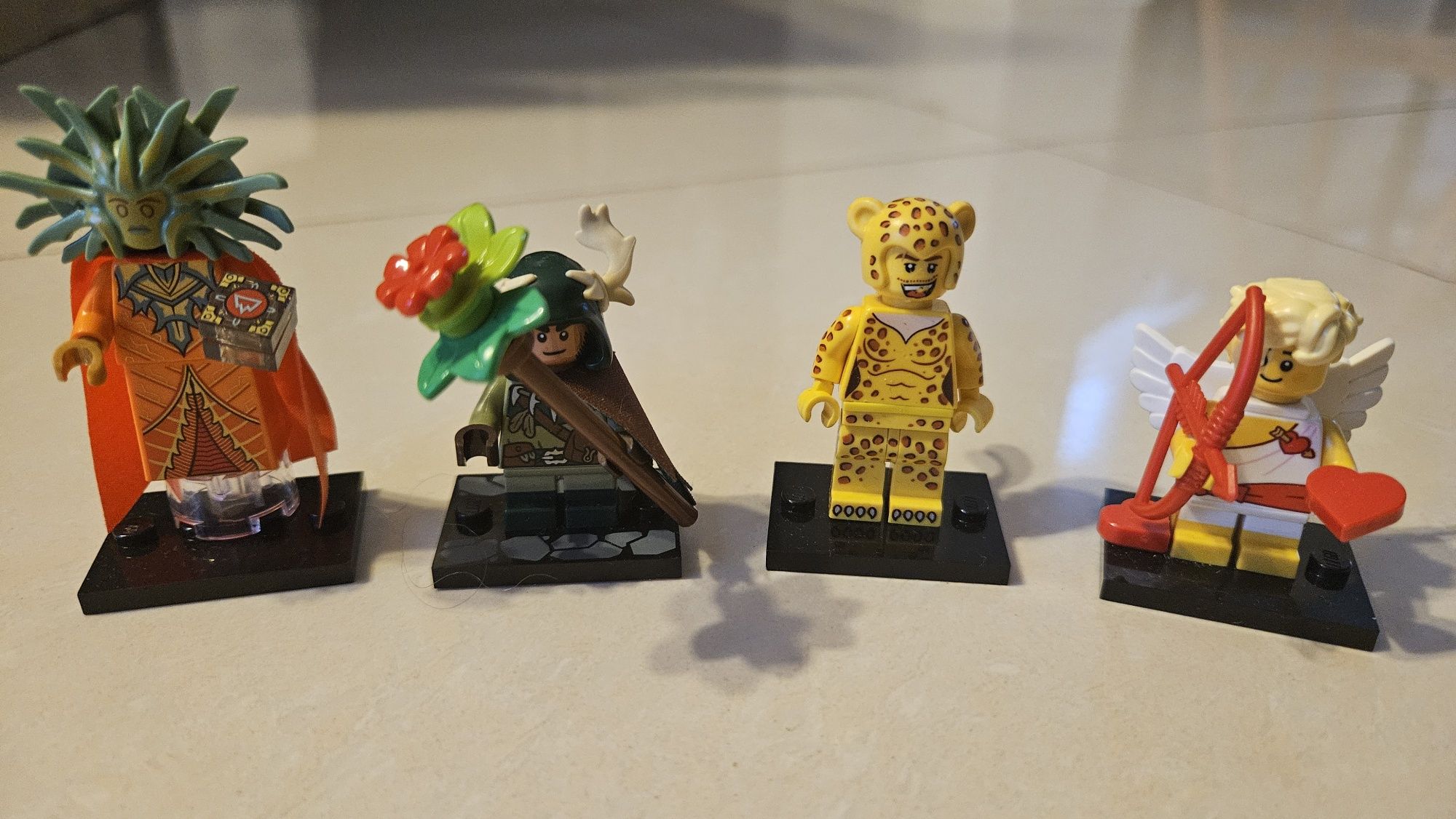 4 minifigures LEGO amor kupidyn tygrys szaman czarodziej