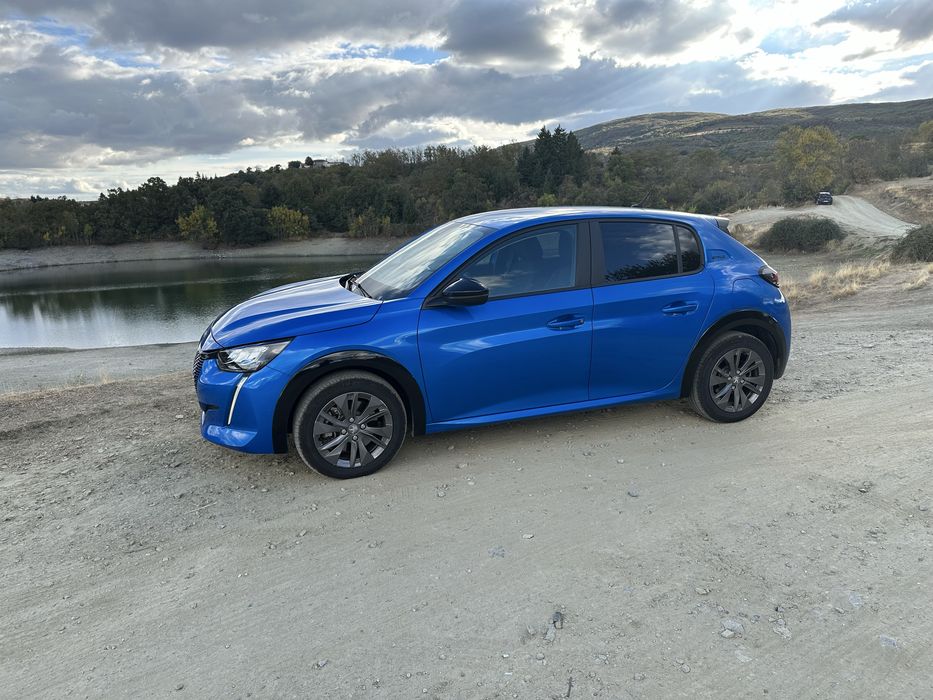 Peugeot e208  50kw Style de 2023 só 6890Km
