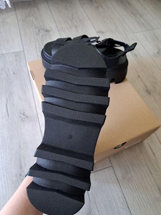 Sandały czarne na platformie even&odd 38