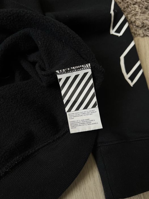 Оригинальный свитшот Off-White с фирменным принтом