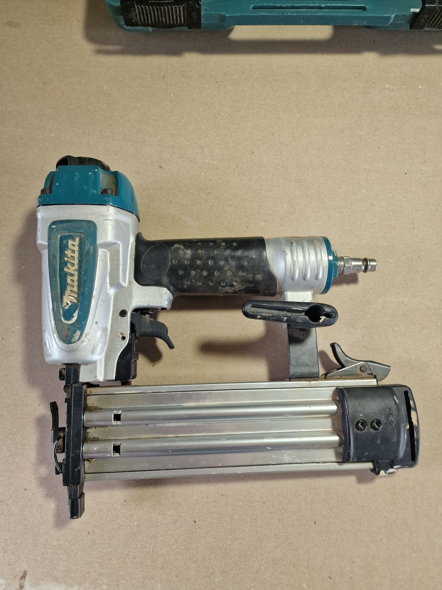 Makita AF505 gwoździarka pneumatyczna