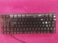 Teclado semi mecanico em bom estado