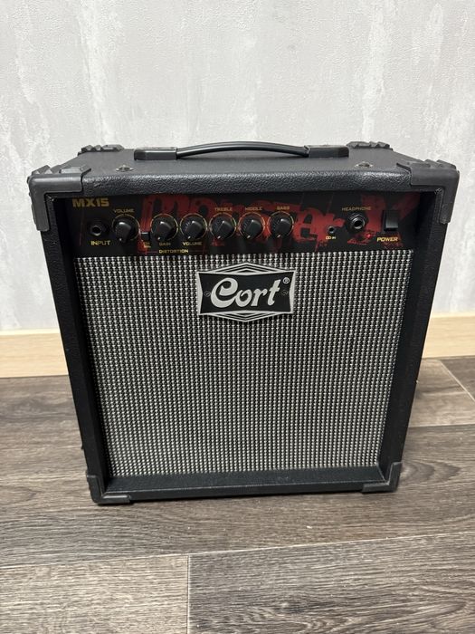 Гітарний комбопідсилювач Cort MX15