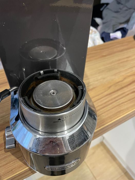 Ekspres DeLongi EC785.GY i młynek do kawy+ gratis